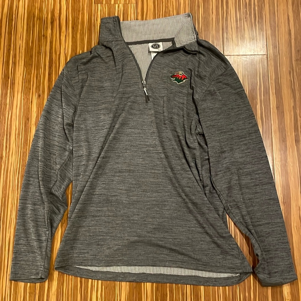 Men’s medium long sleeve NHL Wild sports team thin pullover zip up (used)